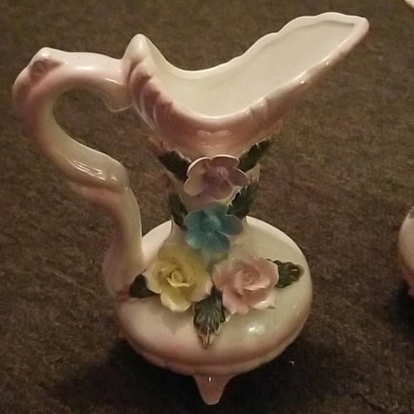 Porcelan vases - Picture 1 of 5